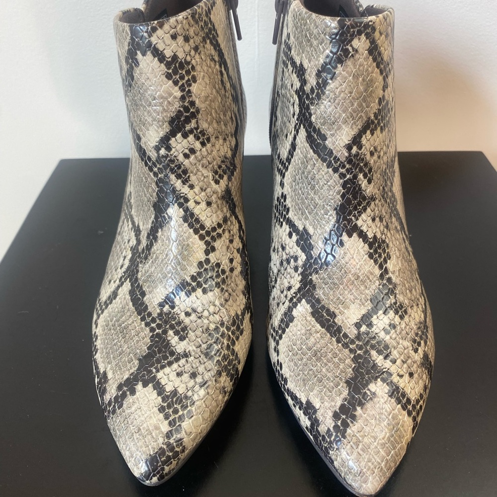 Clarks Booties Snakeprint Like New 6.5 - image 3